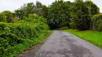 verano la carretera viaje mediante el Inglés campo video