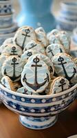 náutico tema con azul y blanco decoración, ancla, y velero galletas foto