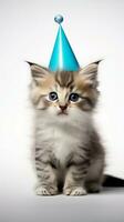 blanco fondo, feliz gatito con cumpleaños sombrero ai generado foto