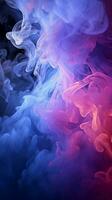 enigmático lleno de humo oscuridad iluminado por púrpura y azul reflectores vertical móvil fondo de pantalla ai generado foto