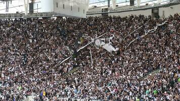 rio, Brasilien - juni 12, 2022 fläktar i match mellan vasco mot cruzeiro förbi 11th runda av brasiliansk mästerskap i maracana stadion video