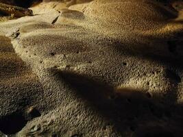 detalle de cuevas en el serra Delaware mira aire, en Portugal foto