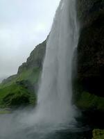 el imponente cascada de seljalandsfoss, Islandia foto