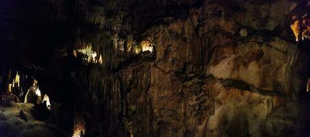 detalle de cuevas en el serra Delaware mira aire, en Portugal foto