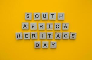 septiembre 24, patrimonio día en sur África, minimalista bandera con el inscripción en de madera letras foto