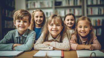 grupo de niños estudiando en el aula. aprendizaje y sentado a el escritorio. joven linda niños sonriente. primario elemental escuela. generativo ai foto