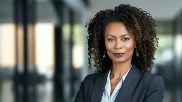 confidente africano americano mujer de negocios en trabajo atuendo, ai generativo foto