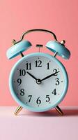 creativo alarma reloj en pastel rosado azul fondo, encarnando mínimo pastel tendencia. vertical móvil fondo de pantalla ai generado foto