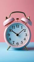 creativo alarma reloj en pastel rosado azul fondo, encarnando mínimo pastel tendencia. vertical móvil fondo de pantalla ai generado foto