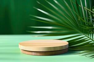 de madera podio en verde antecedentes con palma hojas. 3d prestar. ai generado. foto