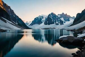 un idealizar nieve tapado lago establecido por dentro partes el centrar de imponente hielo hojas y nieve tapado crestas. ai generado foto