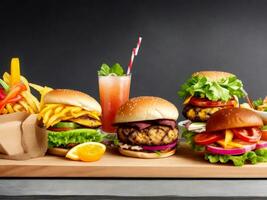 grupo de Fresco verano cócteles y hamburguesa a de madera tablero aislado a negro antecedentes. ai generado foto