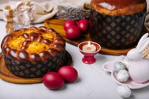 festivo Pascua de Resurrección mesa ajuste con tradicional comida foto