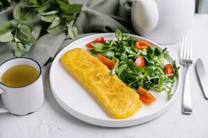 Omelet with fresh spinach and tomato salad photo
