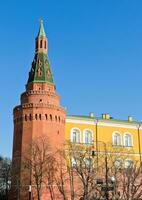 esquina arsenalnaya torre de Moscú kremlin, Rusia foto