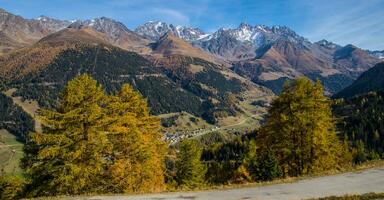 pago des alpes suisse en automne foto