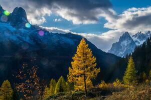 otoño en el Alpes, Italia foto