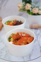 Fried chicken with sweet pepper and tomato in white bowl photo