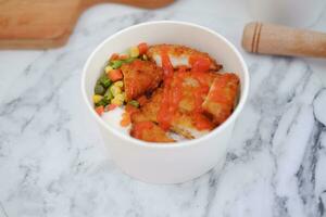 Fried chicken with sweet pepper and tomato in white bowl photo