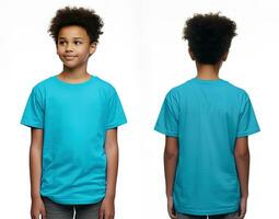 frente y espalda puntos de vista de un pequeño chico vistiendo un azul camiseta. ai generado foto