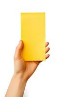 un humano mano participación un blanco sábana de amarillo papel o tarjeta aislado en blanco antecedentes. ai generado foto