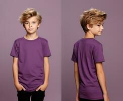 frente y espalda puntos de vista de un pequeño chico vistiendo un púrpura camiseta. ai generado foto