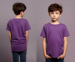frente y espalda puntos de vista de un pequeño chico vistiendo un púrpura camiseta. ai generado foto