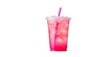 rosado bebida en el plastico taza aislado en blanco antecedentes. tomar lejos bebidas concepto con Copiar espacio. ai generado foto