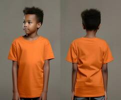 frente y espalda puntos de vista de un pequeño chico vistiendo un naranja camiseta. ai generado foto