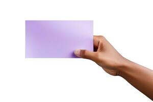 un humano mano participación un blanco sábana de púrpura papel o tarjeta aislado en un blanco antecedentes. ai generado foto