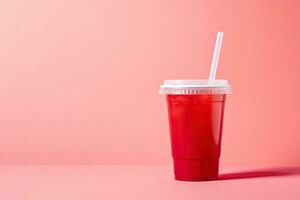rojo bebida en un el plastico taza aislado en un rojo pastel antecedentes. tomar lejos bebidas concepto con Copiar espacio. ai generado foto