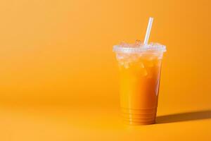 naranja color bebida en un el plastico taza aislado en un naranja color antecedentes. tomar lejos bebidas concepto con Copiar espacio. ai generado foto