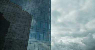 Timelapse of sailing clouds reflecting in glassy skyscraper video