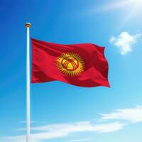 ondulación bandera de Kirguistán en asta de bandera con cielo antecedentes. foto