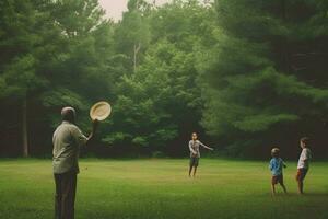 un familia juego de frisbee en padres día foto