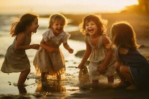 niños riendo y jugando en el apuntalar foto