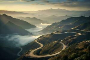 devanado la carretera en el montañas con niebla en el Valle a puesta de sol foto