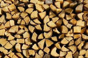 a pile of wood is shown in this photo