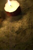 many candles are lit up in a circle photo