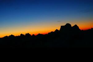 ver de el dolomitas montaña rango foto