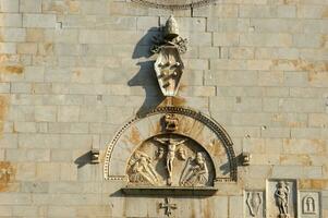 detalles de el Iglesia y campana torre de pietrasanta lucca foto