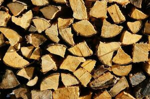 a pile of wood is shown in this photo