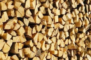 a pile of wood is shown in this photo