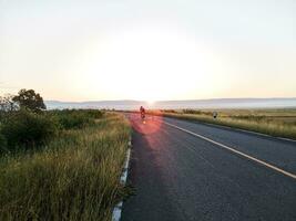 el atmósfera de el la carretera detrás el presa, el ejercicio sitio foto