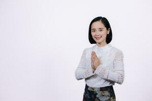 Asia tailandés adolescente blanco camiseta hermosa niña tailandés pagar el respeto foto