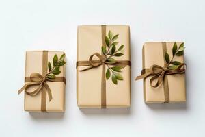 pensativo minimalista estilo Navidad regalos para mayor parientes aislado en un blanco antecedentes foto
