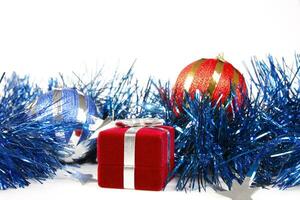 caja con Navidad regalo y decoraciones foto