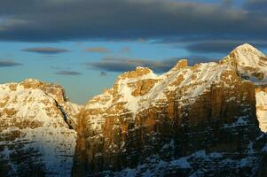 a snowy mountain photo