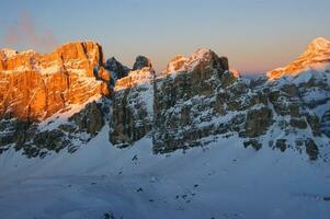 ver de el dolomitas montaña rango foto