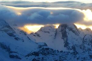 a snowy mountain photo